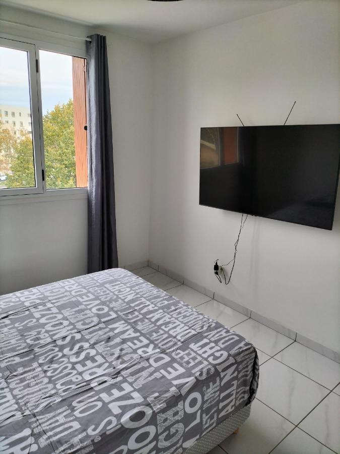 Jolie Appartement Proche Tramway Vénissieux Exterior foto